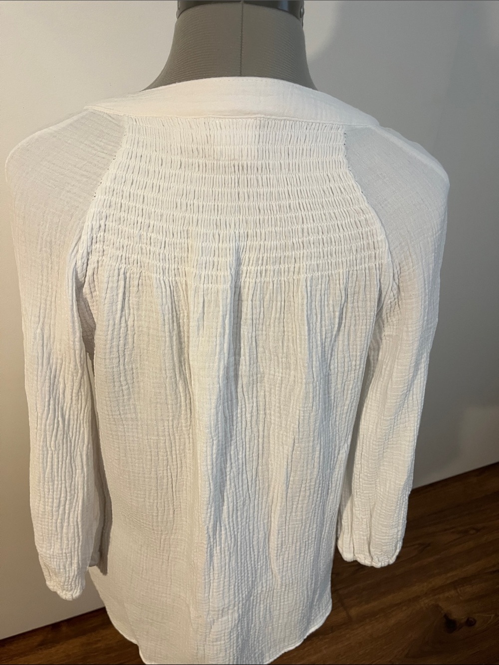 C&C California White Crinkle Gauze Henley Tunic - Picture 4 of 4